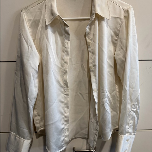 Abercrombie & Fitch• button-up🤍 - Picture 2 of 4